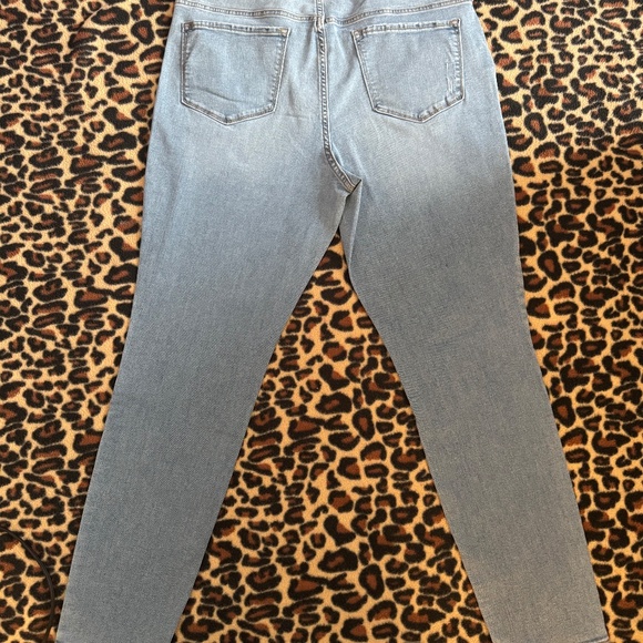Old Navy Mid Rise Rockstar Jeans, Size 16 - Picture 5 of 5